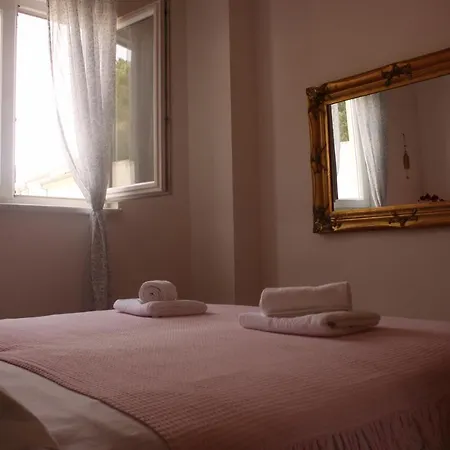 Vira Apartament *