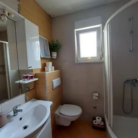 Vira Apartament