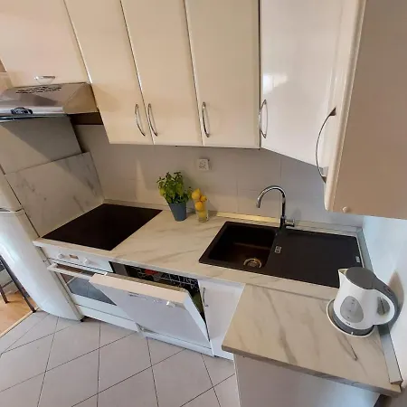 Vira Apartament *